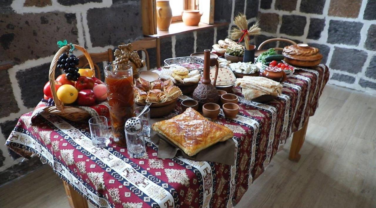 Guesthouse Emma Гюмри Екстериор снимка