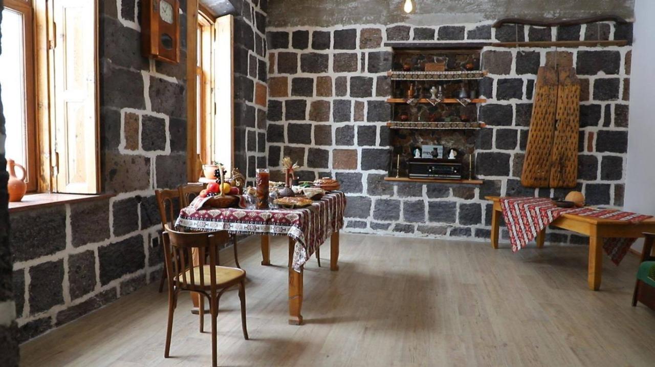 Guesthouse Emma Гюмри Екстериор снимка